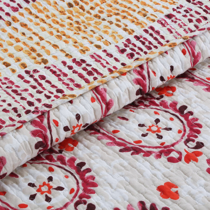 Elamin Paisley Red Queen 3-Piece Reversible Quilt Bedding Set