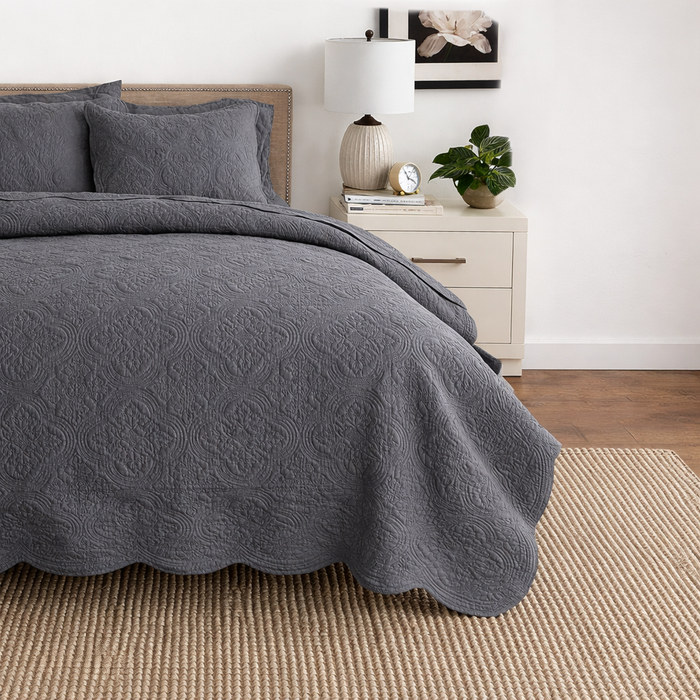 Serenity - Victorian Scalloped Medallion - Cotton Reversible 3 Piece Quilt Bedding Set