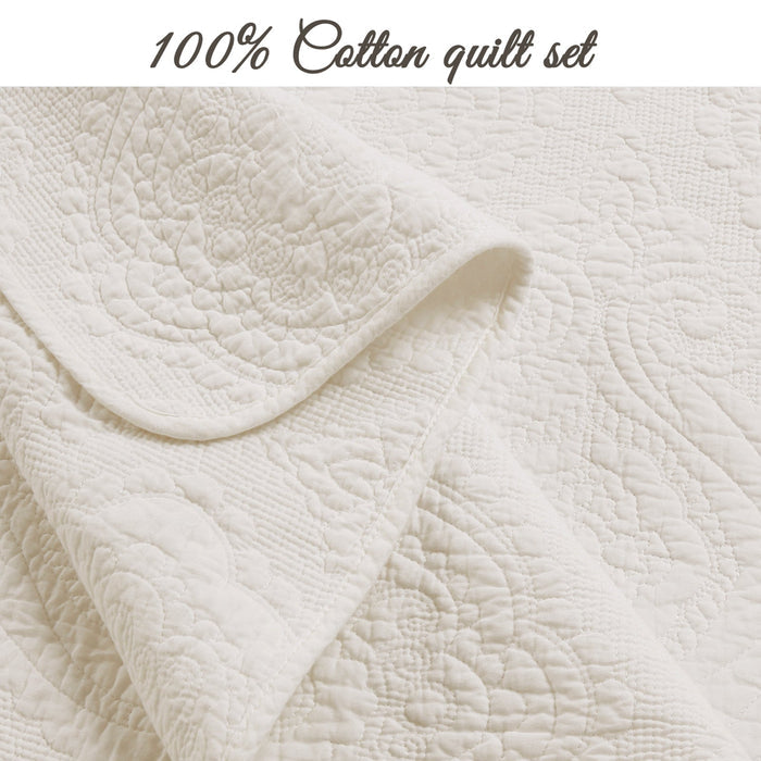 Solid Ivory Chic Brocade Matelassé Medallion Floral Cotton Reversible Quilt Bedding Set (Copy)